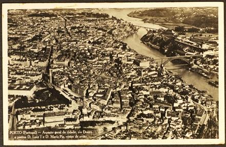 35 - Fotografia nº. 1 - Aspecto geral da cidade, rio Douro e pontes D. Luiz I e D. Maria Pia, vistos de avião