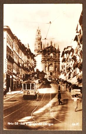 47 - Fotografia nº. 13 - Rua e Igreja dos Clérigos