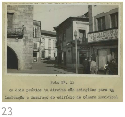 Fotografia n.º 12 – Os dois prédios da direita são atingidos para valorização e desafogo do edifício da Câmara Municipal